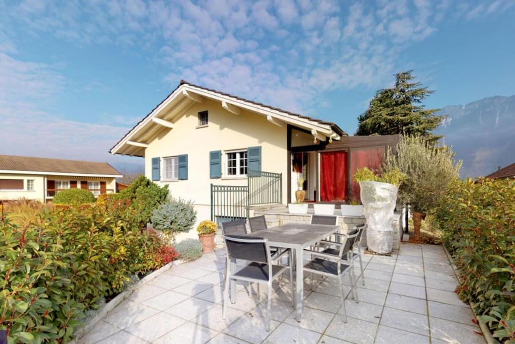 Cheerful Villa With Fireplace, Bath-Tub And Garden Noville Esterno foto