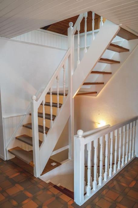 Cheerful Villa With Fireplace, Bath-Tub And Garden Noville Esterno foto