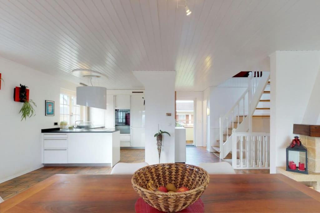 Cheerful Villa With Fireplace, Bath-Tub And Garden Noville Esterno foto